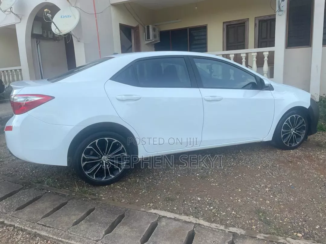 Toyota Corolla S 4dr Sedan (1.8L 4cyl CVT) 2016 White