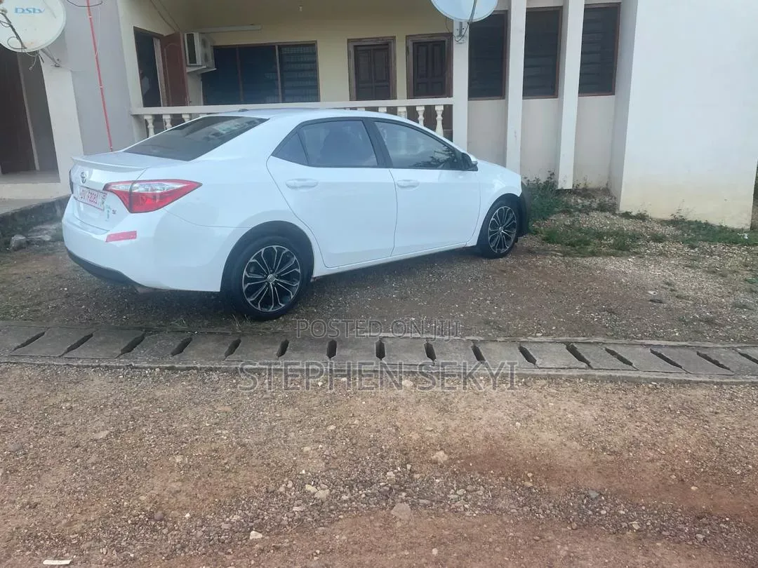 Toyota Corolla S 4dr Sedan (1.8L 4cyl CVT) 2016 White