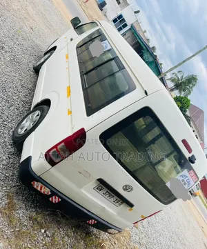 Toyota HiAce 2010 White