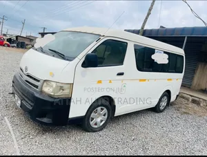 Toyota HiAce 2010 White