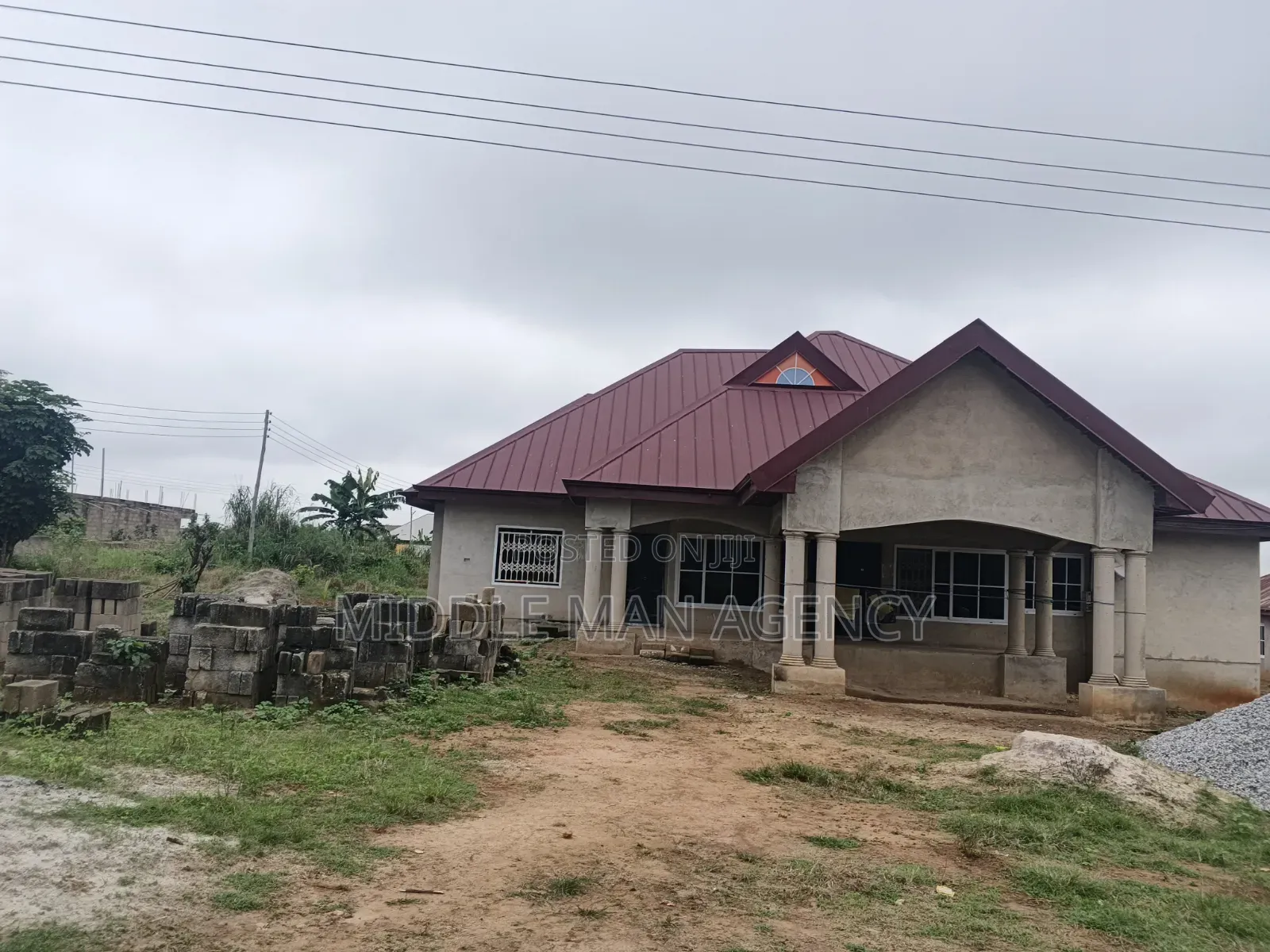 6bdrm House in Middle Man Agency, Ejisu-Juaben Municipal for sale