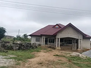 6bdrm House in Middle Man Agency, Ejisu-Juaben Municipal for sale