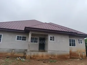 6bdrm House in Middle Man Agency, Ejisu-Juaben Municipal for sale