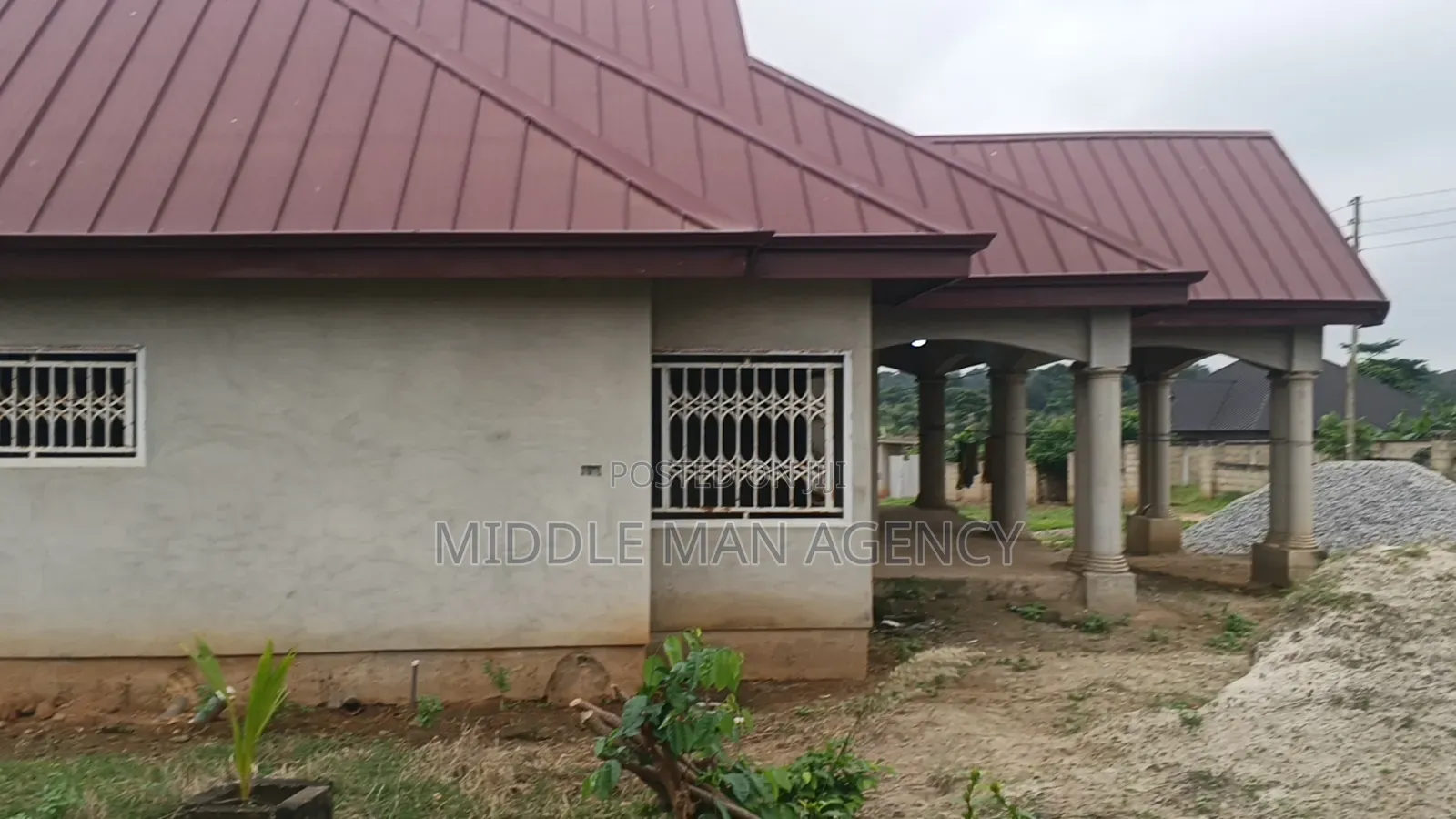 6bdrm House in Middle Man Agency, Ejisu-Juaben Municipal for sale