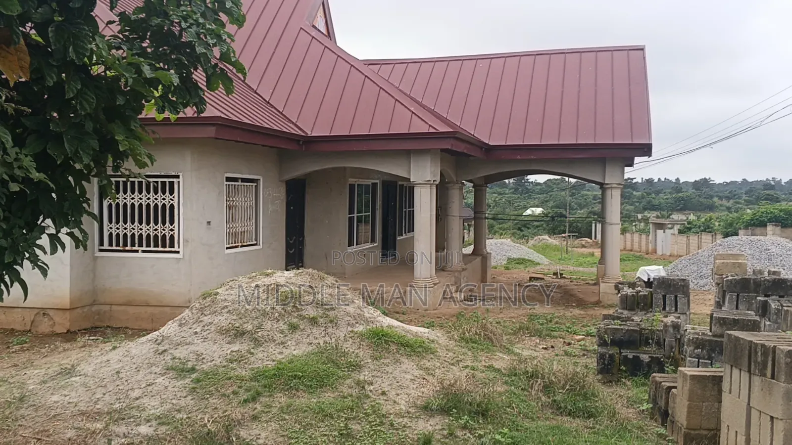 6bdrm House in Middle Man Agency, Ejisu-Juaben Municipal for sale