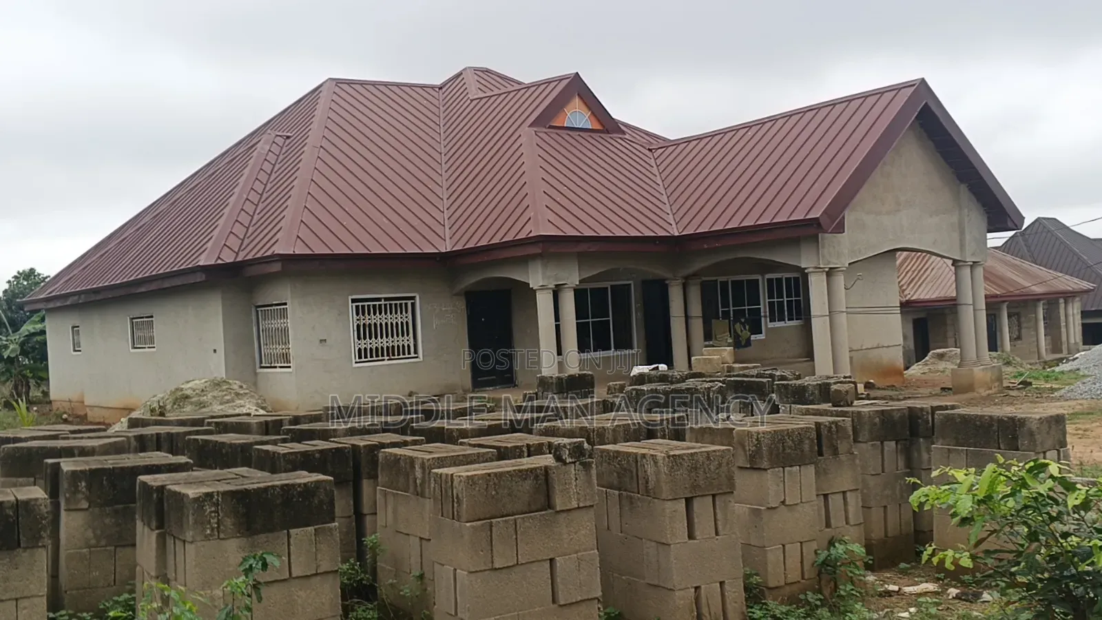 6bdrm House in Middle Man Agency, Ejisu-Juaben Municipal for sale