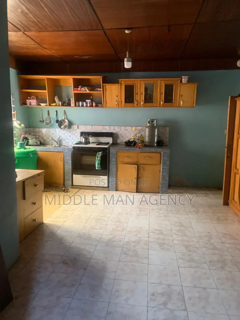 Furnished 6bdrm House in Middle Man Agency, Kumasi Metropolitan