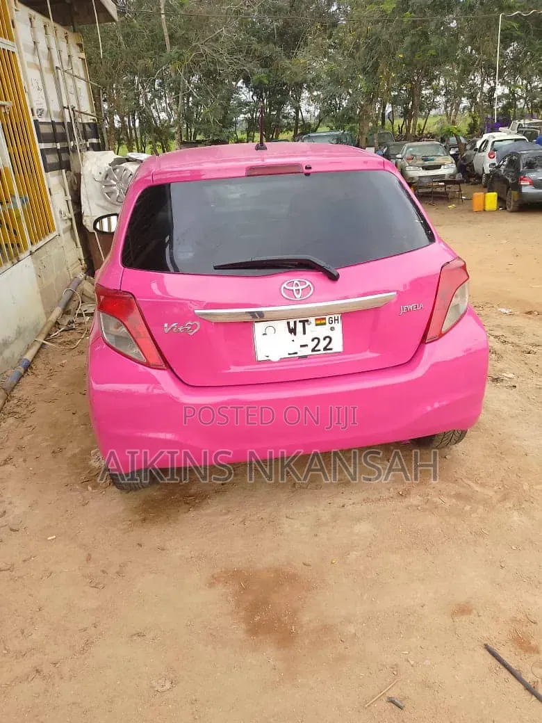 Toyota Vitz 1.3 AWD 5dr 2012 Pink