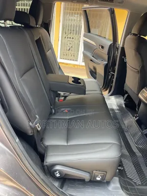 Toyota Highlander LE 2019 Brown