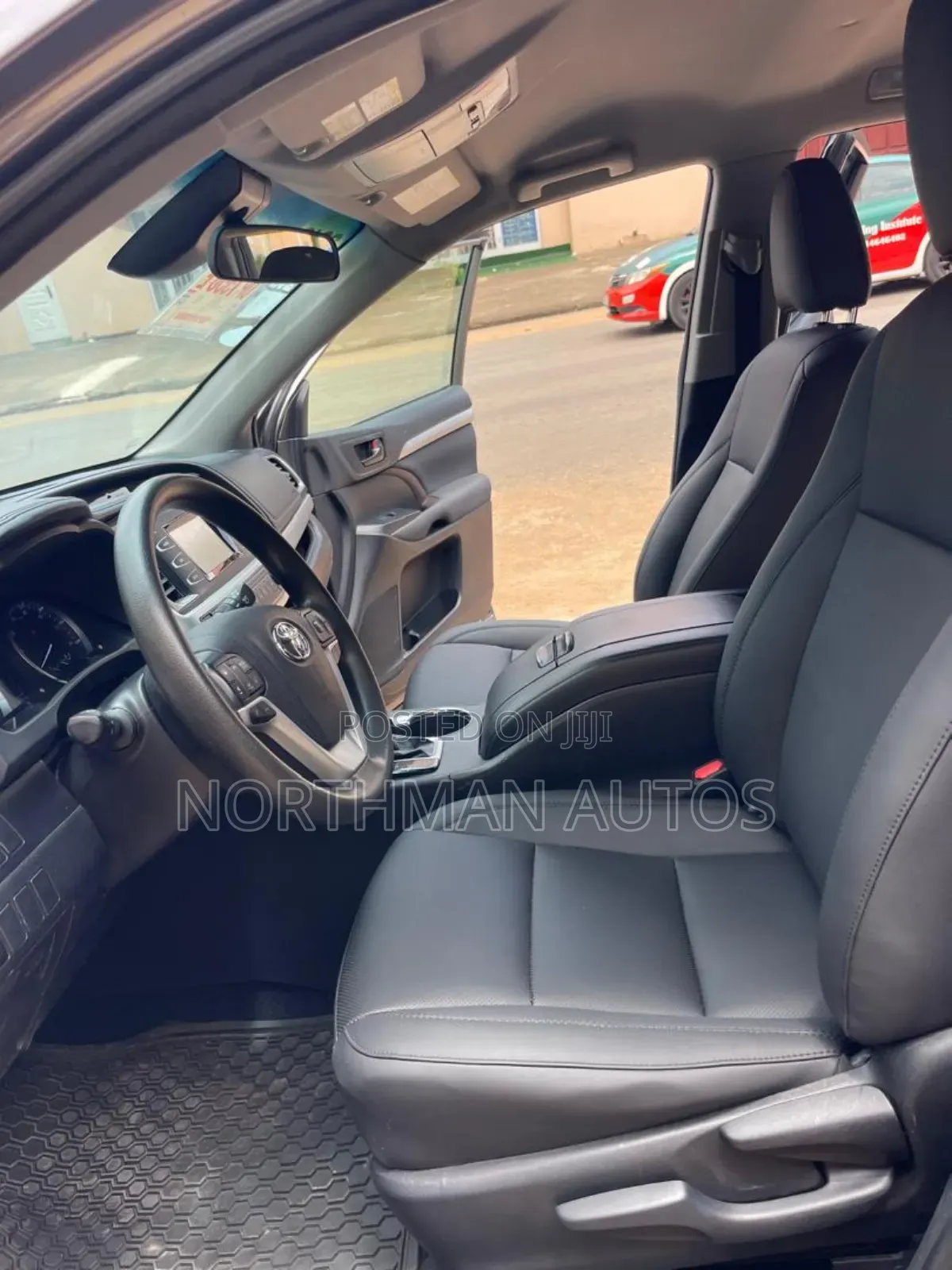 Toyota Highlander LE 2019 Brown