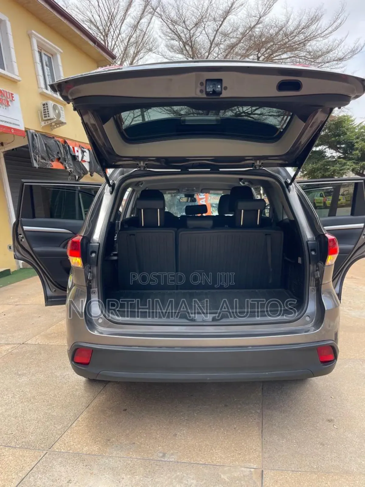 Toyota Highlander LE 2019 Brown