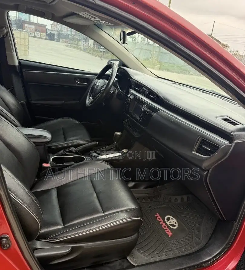 Toyota Corolla SE Special Edition 4dr Sedan (1.8L 4cyl CVT) 2017 Red