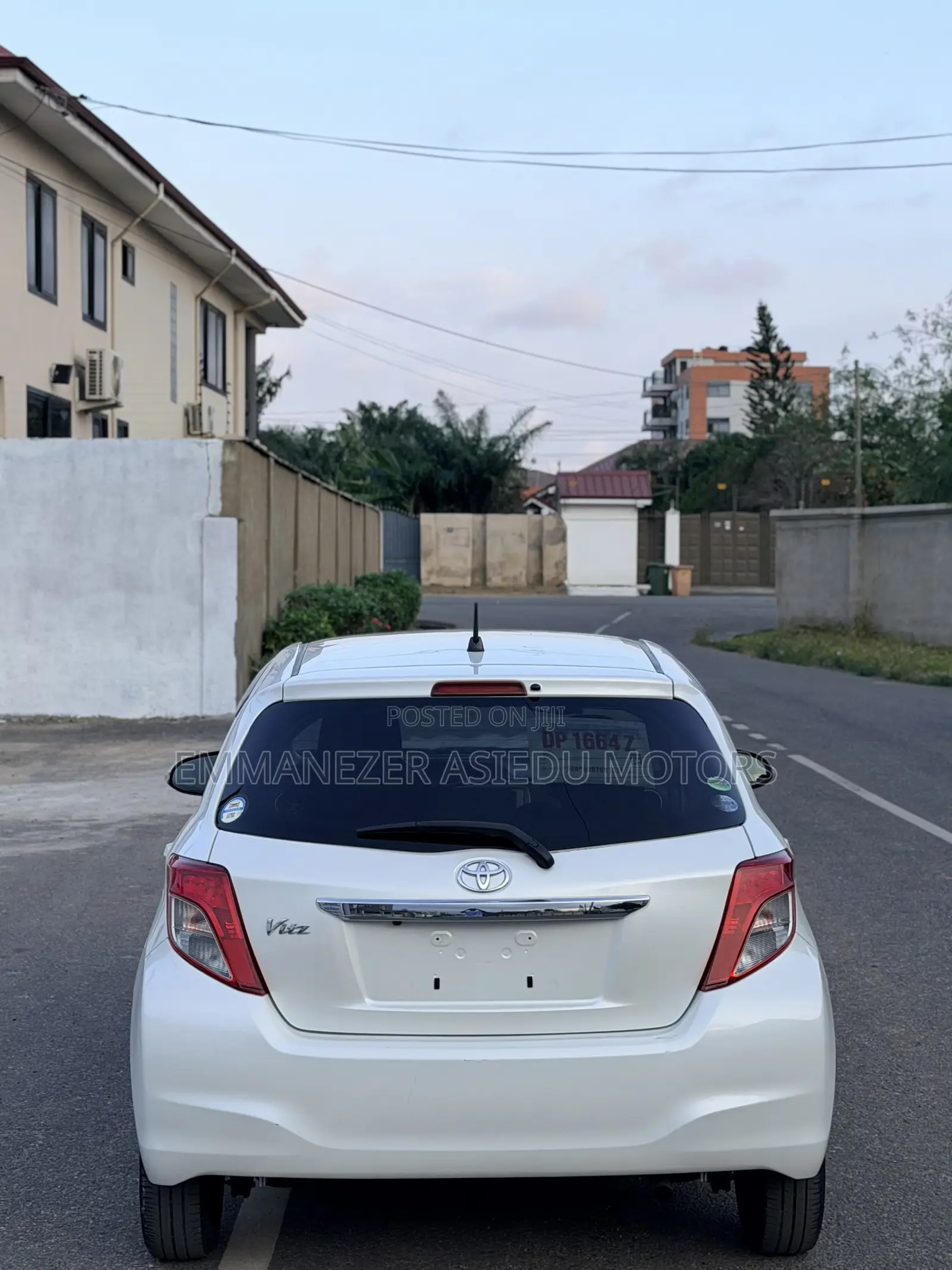 Toyota Vitz 1.3 FWD 5dr 2013 Pearl