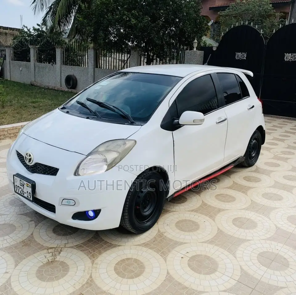 Toyota Vitz 2010 White