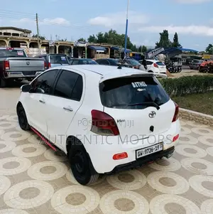 Toyota Vitz 2010 White