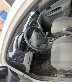 Toyota Vitz 2010 White