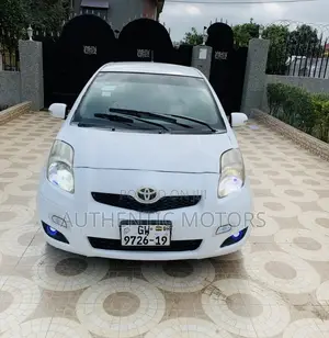 Toyota Vitz 2010 White