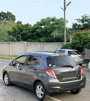 Toyota Vitz 1.3 FWD 5dr 2012 Gray