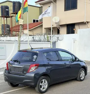 Toyota Vitz 1.3 FWD 5dr 2012 Gray