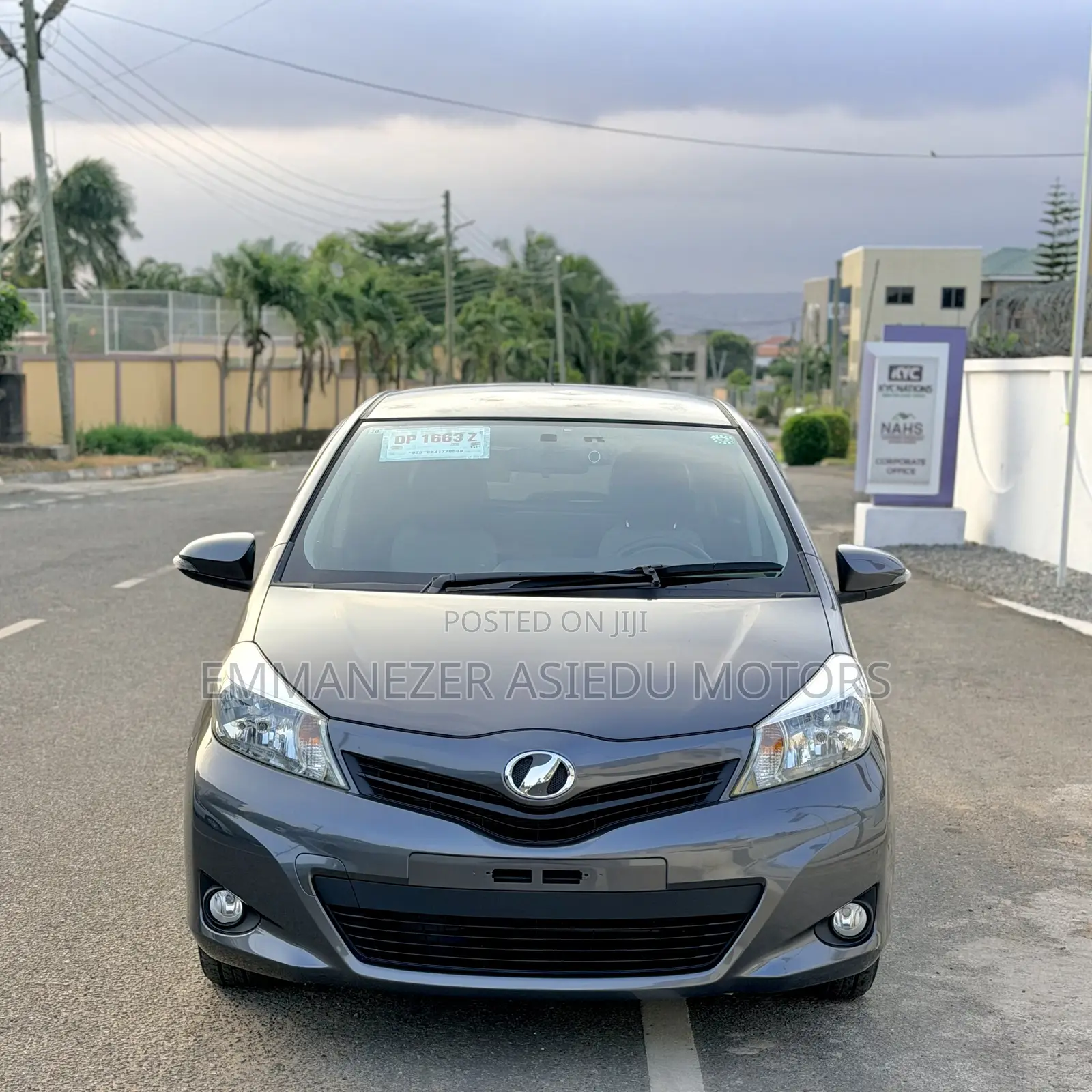 Toyota Vitz 1.3 FWD 5dr 2012 Gray