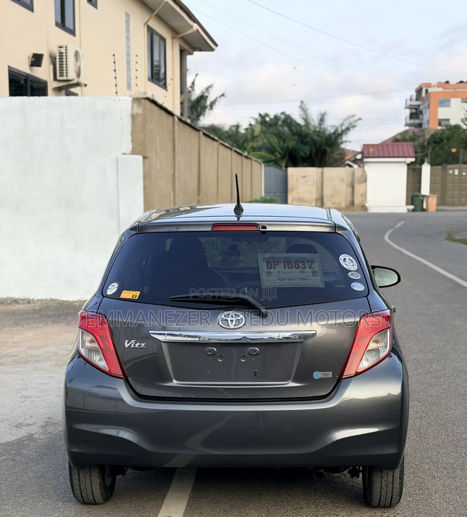 Toyota Vitz 1.3 FWD 5dr 2012 Gray