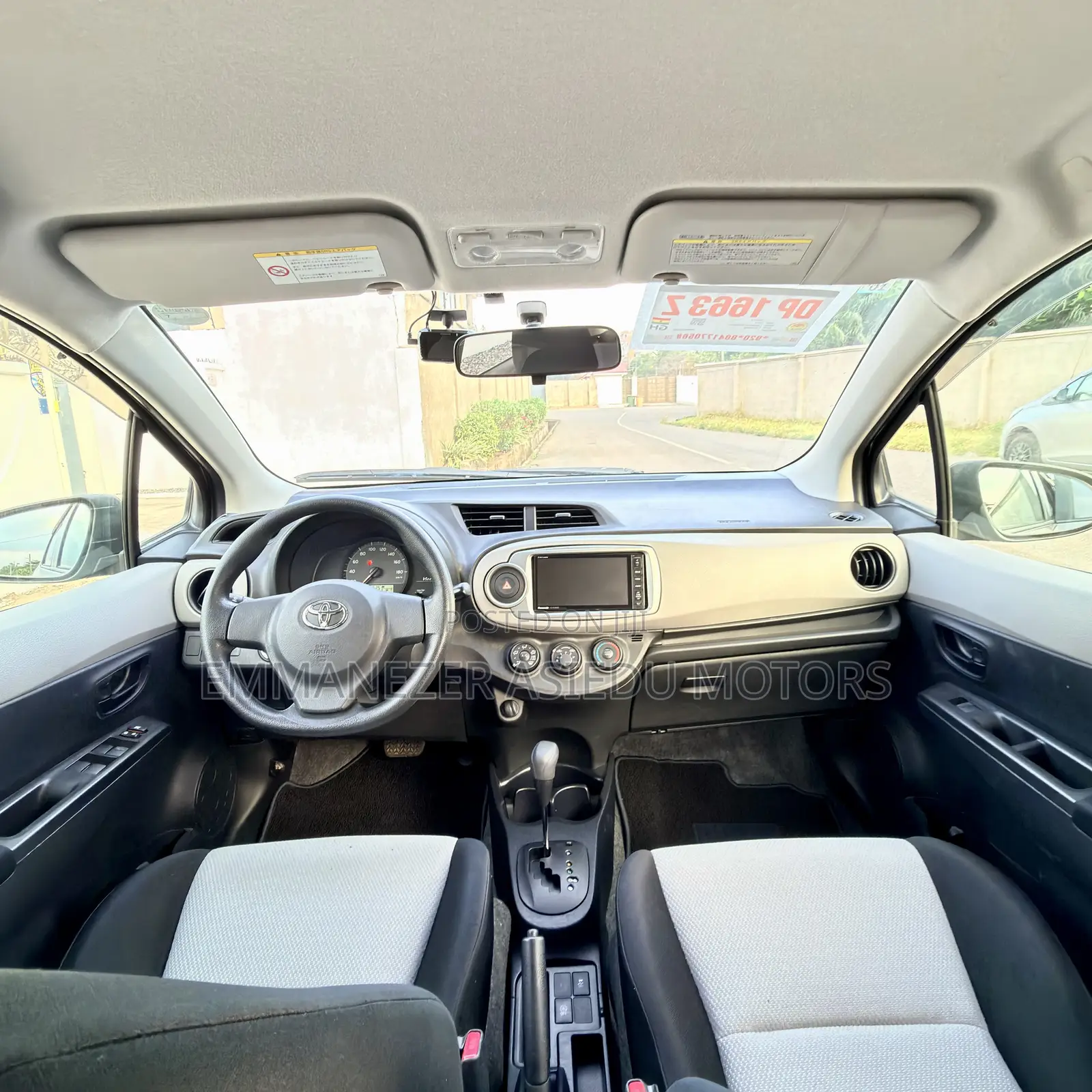 Toyota Vitz 1.3 FWD 5dr 2012 Gray