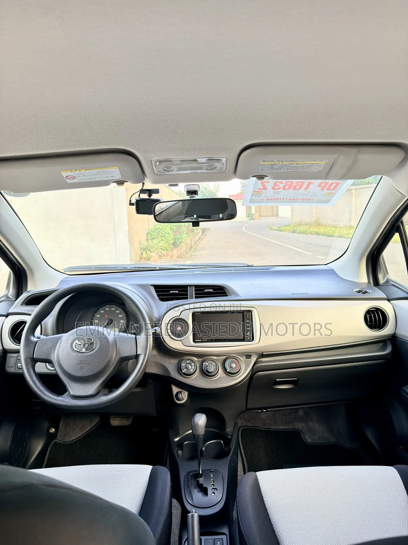 Toyota Vitz 1.3 FWD 5dr 2012 Gray