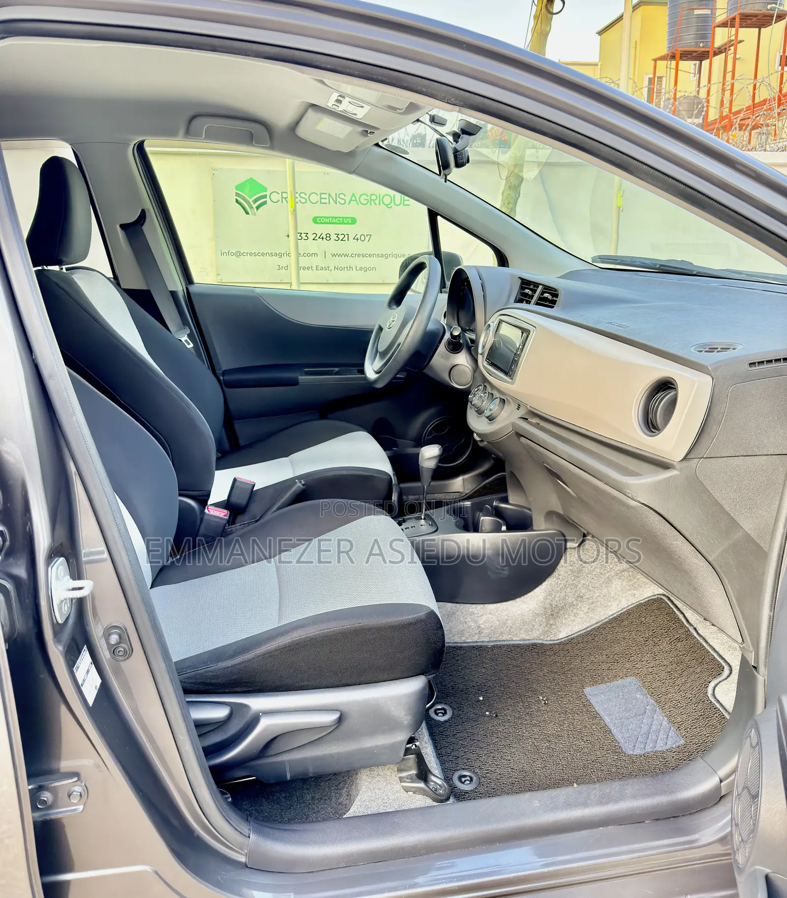 Toyota Vitz 1.3 FWD 5dr 2012 Gray
