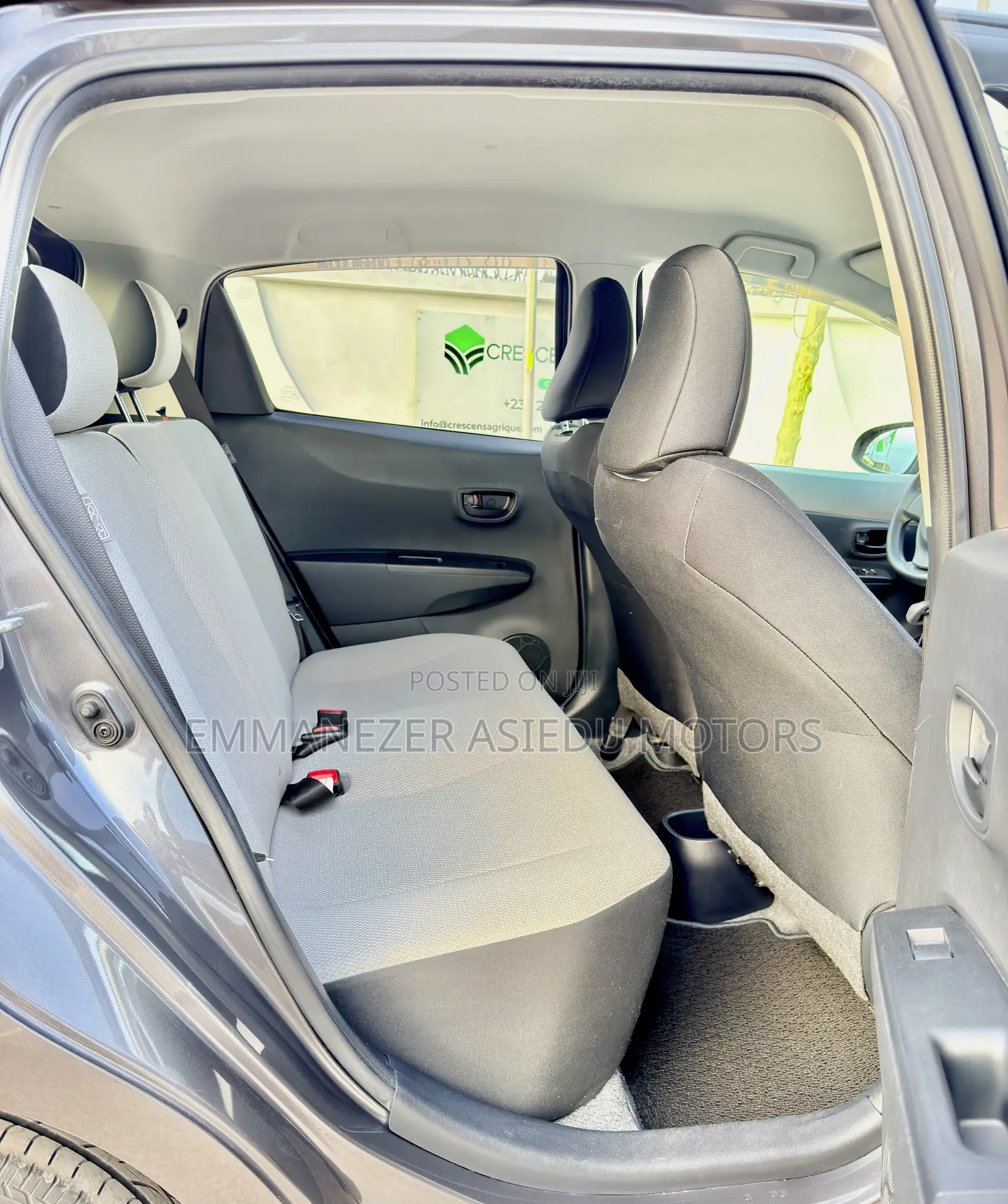 Toyota Vitz 1.3 FWD 5dr 2012 Gray