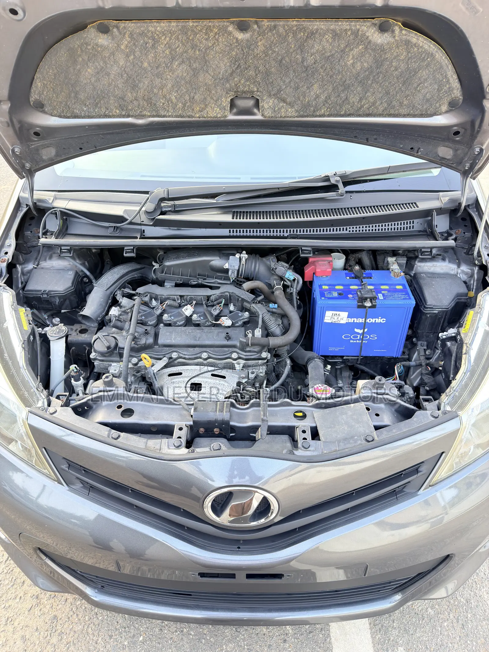 Toyota Vitz 1.3 FWD 5dr 2012 Gray