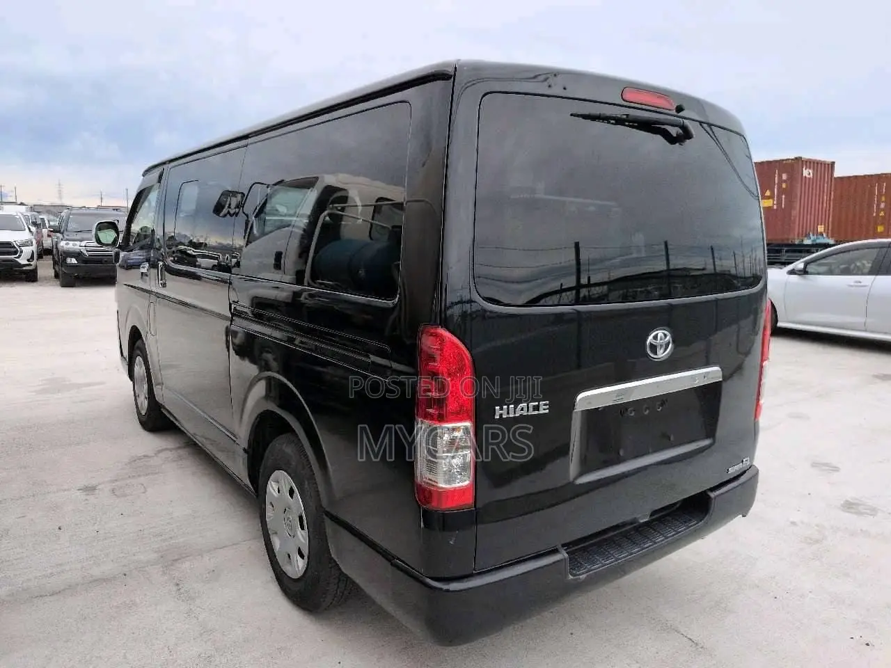Toyota HiAce 2014 Black