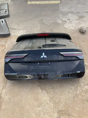 Mitsubishi Outlander 2025-2026 Tailgate Complete