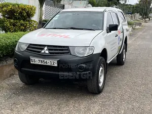Mitsubishi L200 Double Cab 2.5 136hp 4WD 2012 White