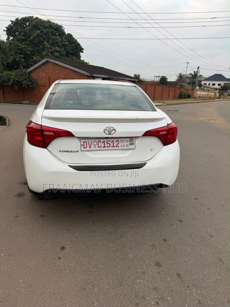 Toyota Corolla SE Special Edition 4dr Sedan (1.8L 4cyl CVT) 2017 Pearl
