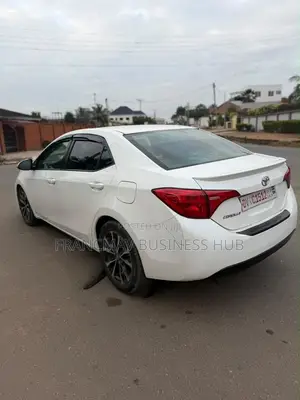 Toyota Corolla SE Special Edition 4dr Sedan (1.8L 4cyl CVT) 2017 Pearl