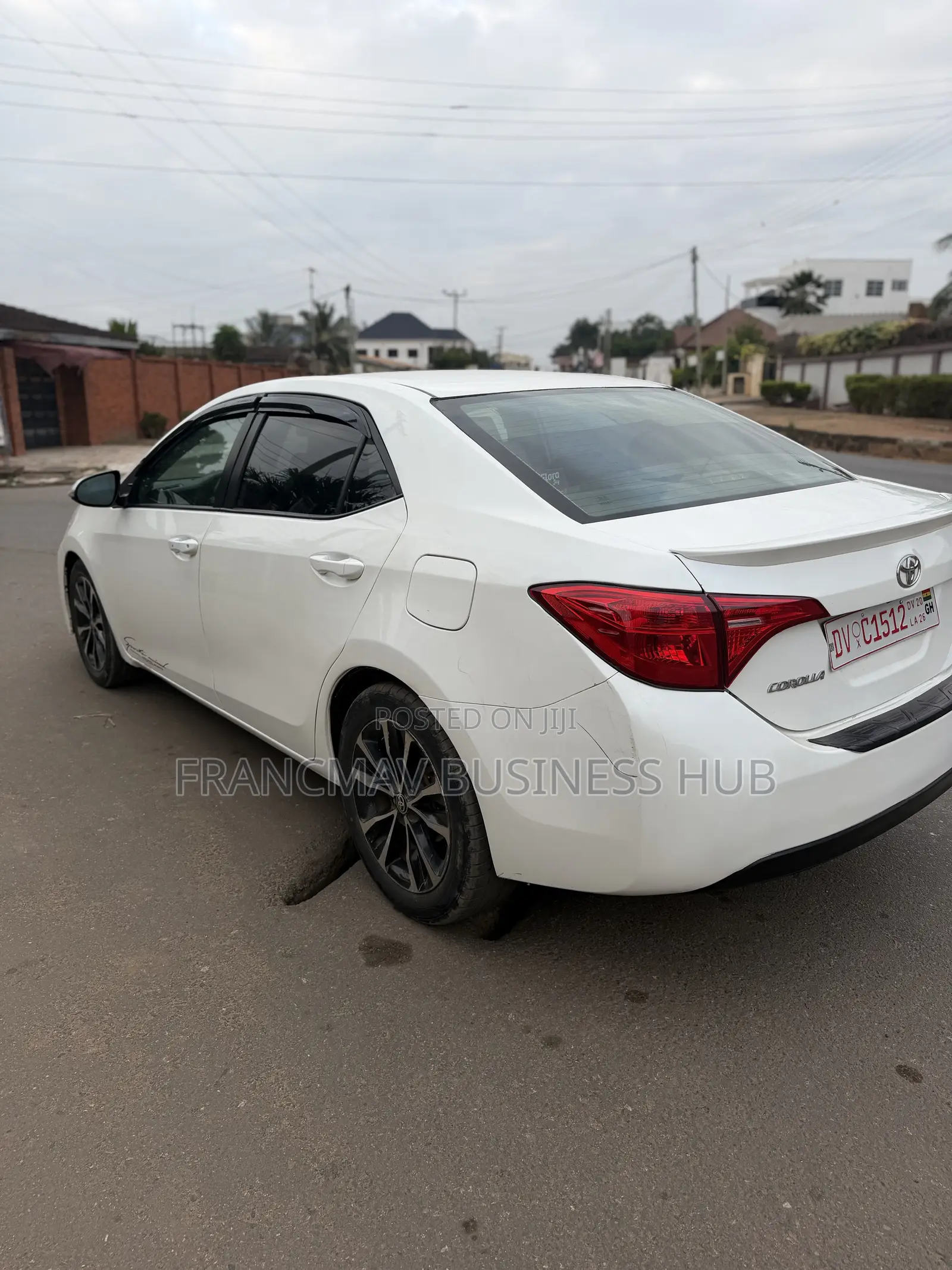 Toyota Corolla SE Special Edition 4dr Sedan (1.8L 4cyl CVT) 2017 Pearl