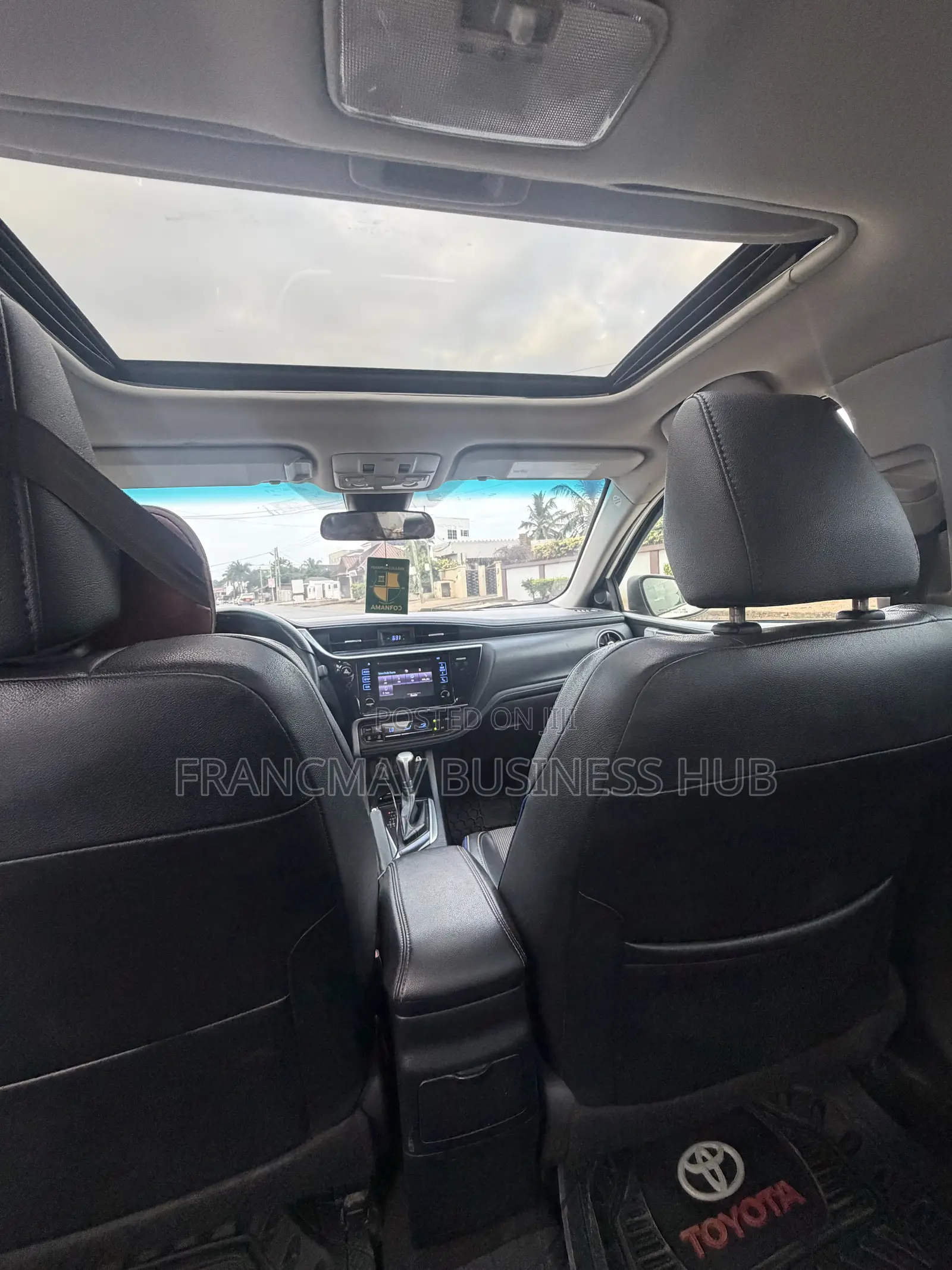 Toyota Corolla SE Special Edition 4dr Sedan (1.8L 4cyl CVT) 2017 Pearl