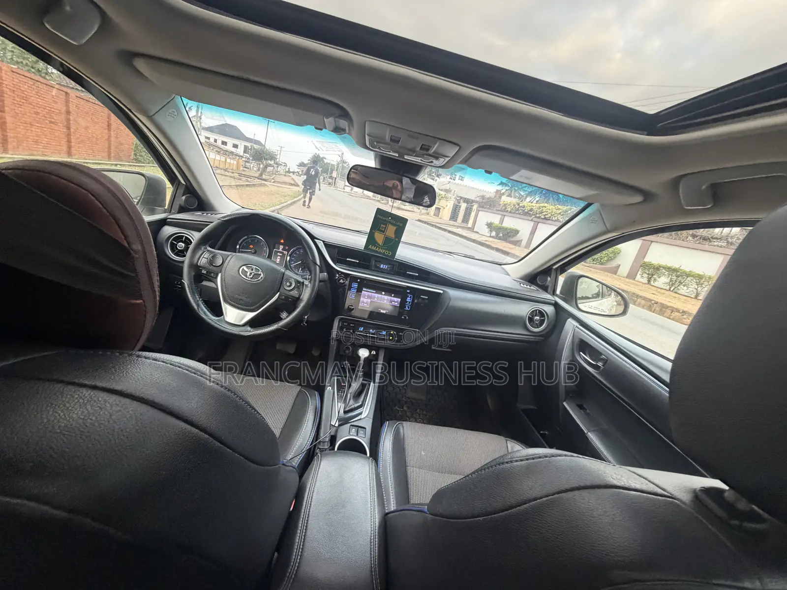 Toyota Corolla SE Special Edition 4dr Sedan (1.8L 4cyl CVT) 2017 Pearl