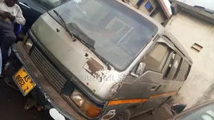 Nissan Caravan (Urvan) 2009