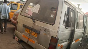 Nissan Caravan (Urvan) 2009