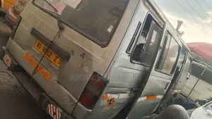 Nissan Caravan (Urvan) 2009