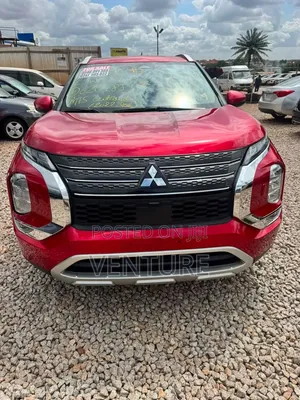Mitsubishi Outlander SE 2022 Red
