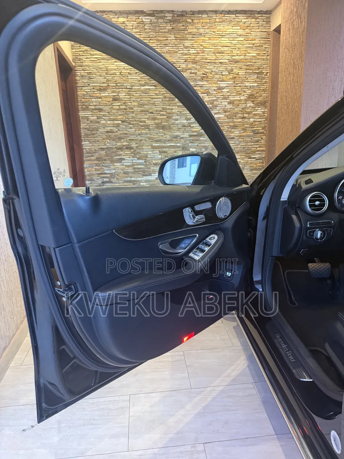 Mercedes-Benz C300 Luxury 4dr AWD 4Matic Sedan (2.0L 4cyl 7A) 2015