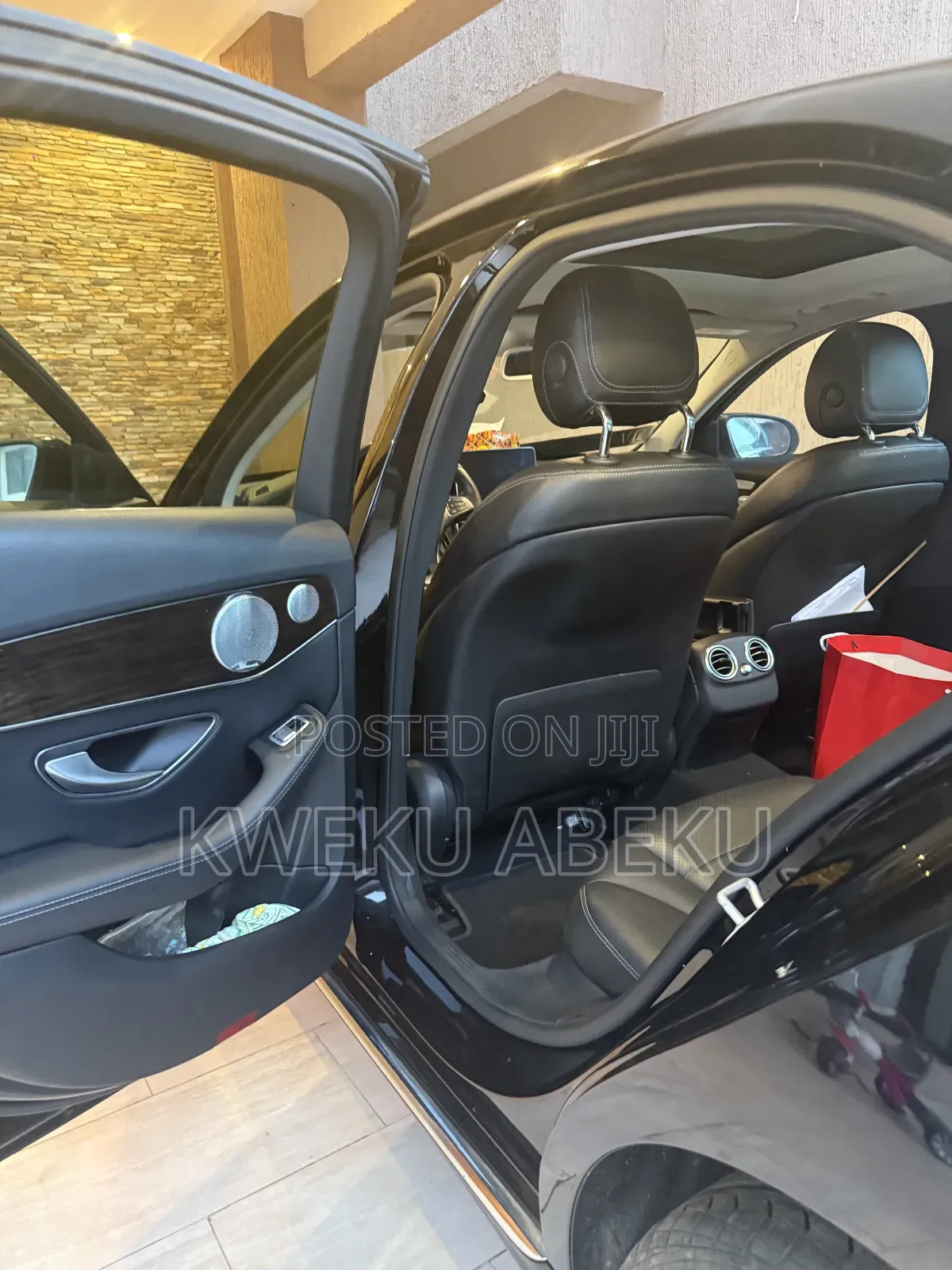 Mercedes-Benz C300 Luxury 4dr AWD 4Matic Sedan (2.0L 4cyl 7A) 2015