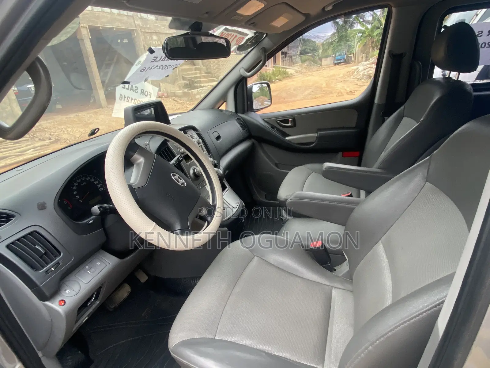 Hyundai Starex 2011 White