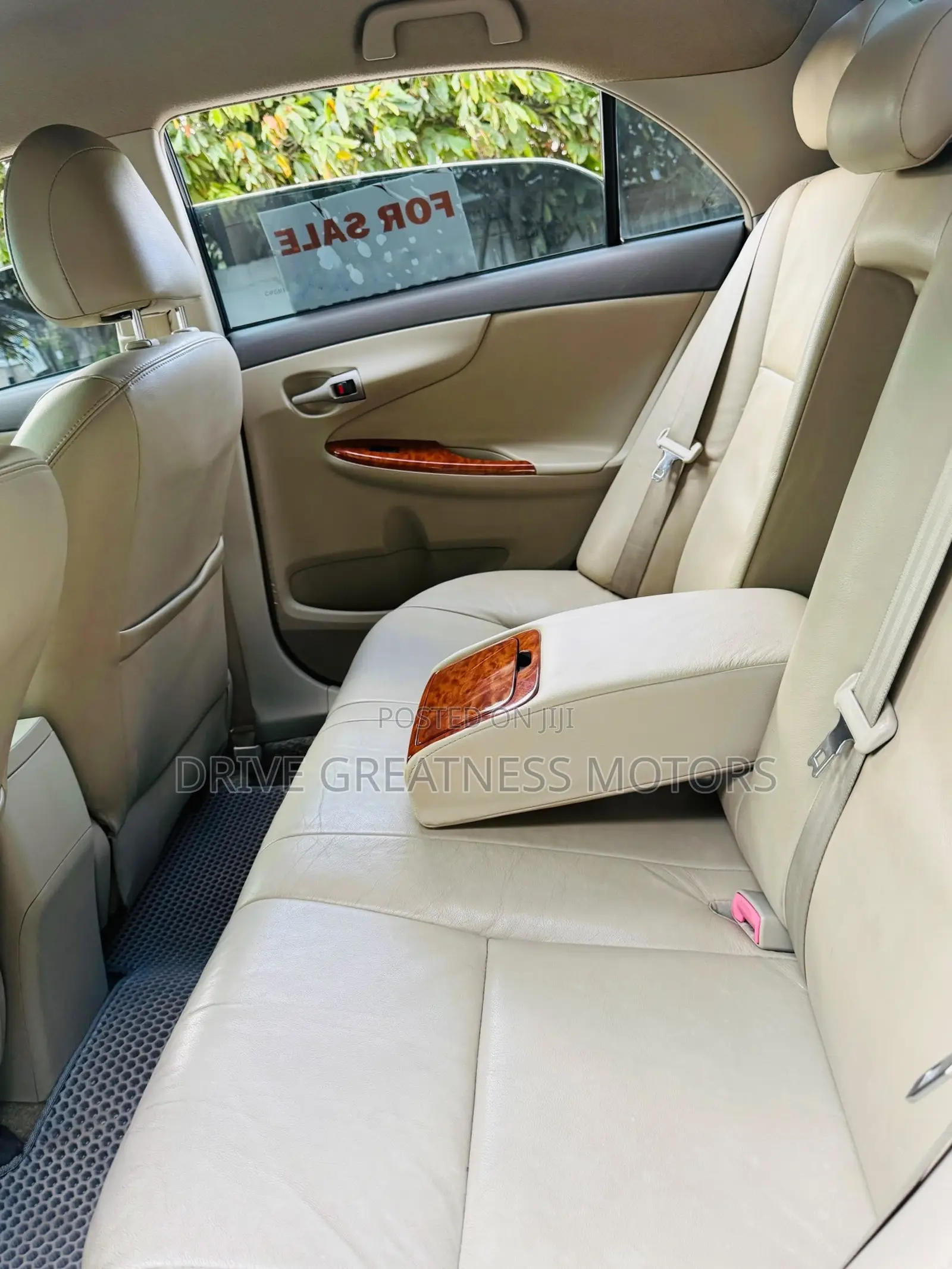 Toyota Corolla 2010 Silver