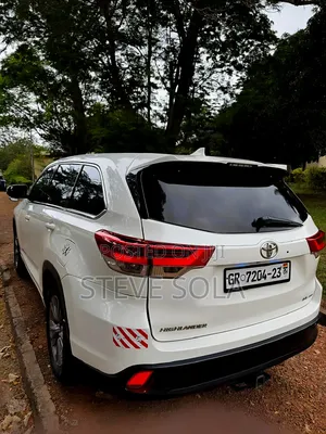 Toyota Highlander LE Plus V6 4x4 (3.5L 6cyl 6A) 2016 White