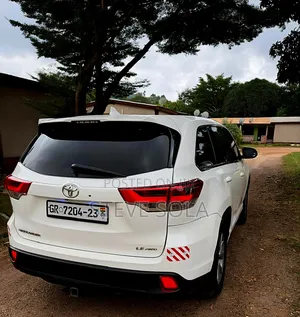Toyota Highlander LE Plus V6 4x4 (3.5L 6cyl 6A) 2016 White