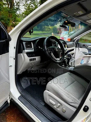 Toyota Highlander LE Plus V6 4x4 (3.5L 6cyl 6A) 2016 White