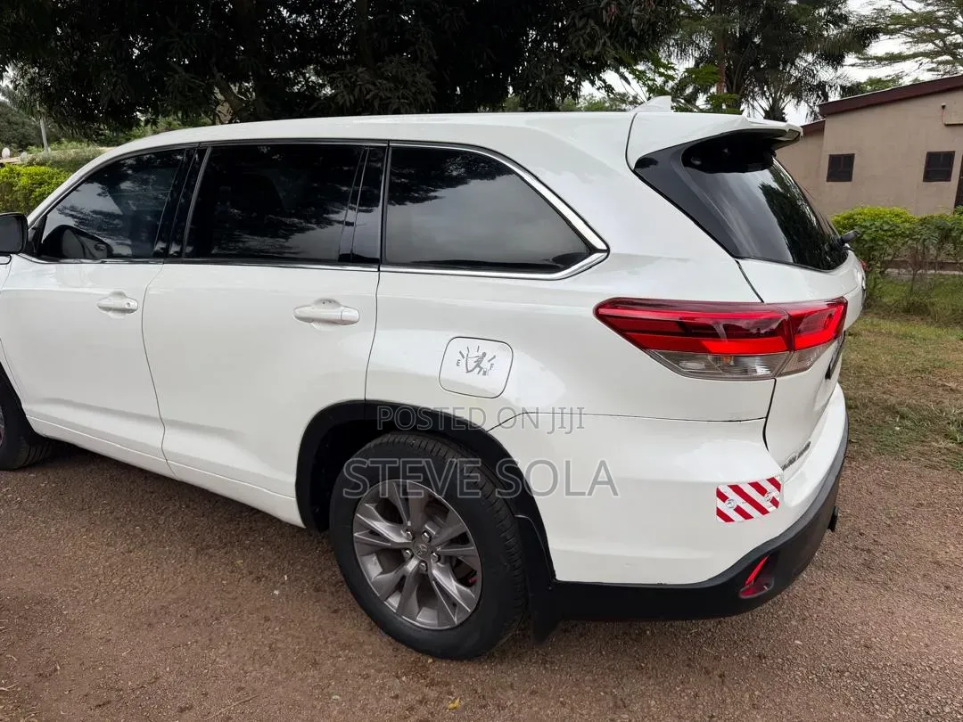 Toyota Highlander LE Plus V6 4x4 (3.5L 6cyl 6A) 2016 White